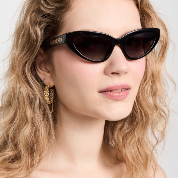 BURBERRY Cat Eye Lipstick Red Sunglasses 😍 Authentic $350 NWOT New - Picture 5 of 15